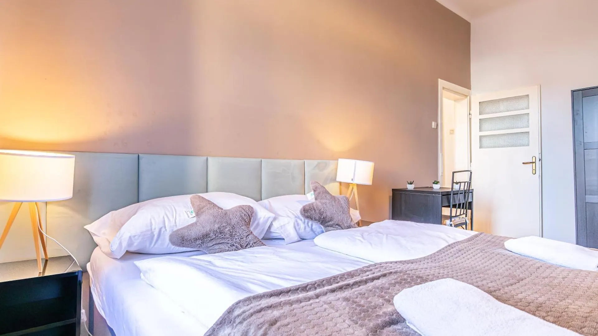 Cozy 2Br Apt Prime Vienna Location For Longstays